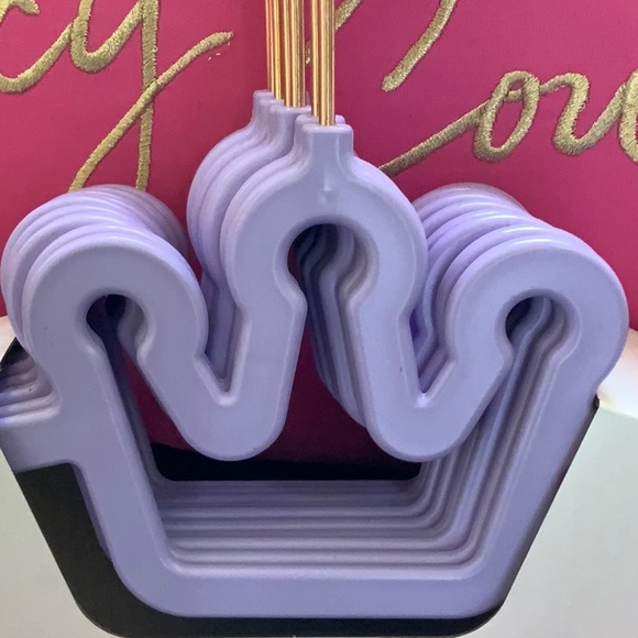 Juicy Couture Notched Shoulder Space Saving Crown Top Set of 10 Hangers - Picture 3 of 5